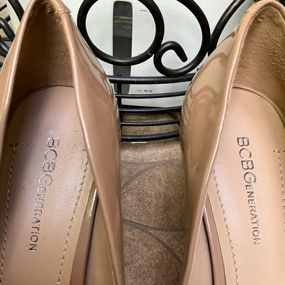 BCBG Women's Nude Patent Heels - Picture 4 of 8